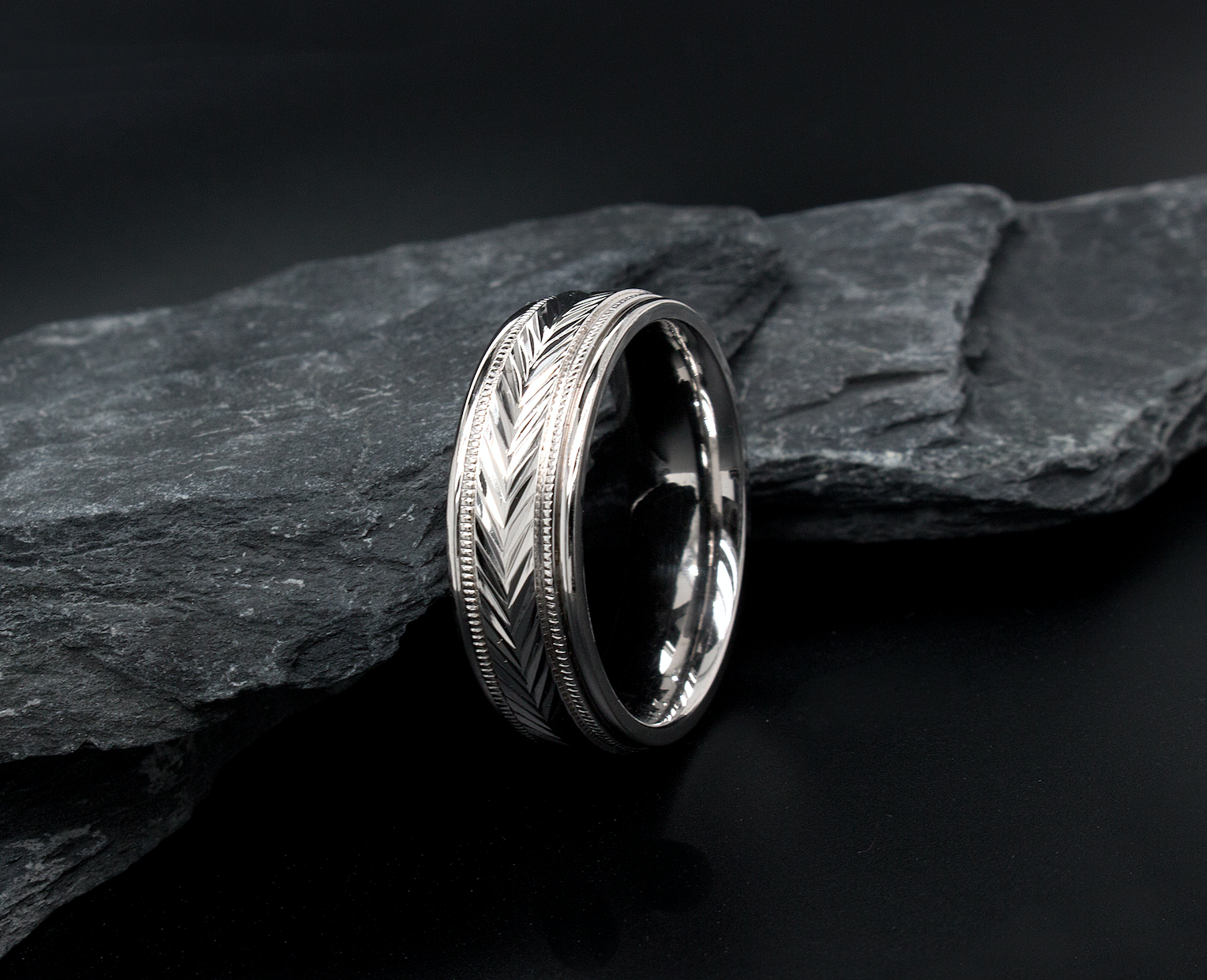 8mm, solid white gold ring, mens ring, womens ring, engraved ring, migrain engraving, v pattern, polished ring, unisex ring, wedding band, mens ring, womens ring, unisex ring, trendy rings