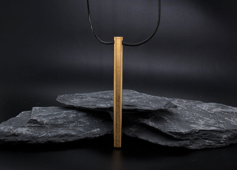 necklace, plain necklace, yellow gold plated necklace, gold necklace, stainless steel, stainless steel pendant, geometric cylinder pendant, pendant, simple jewelry, modern necklace